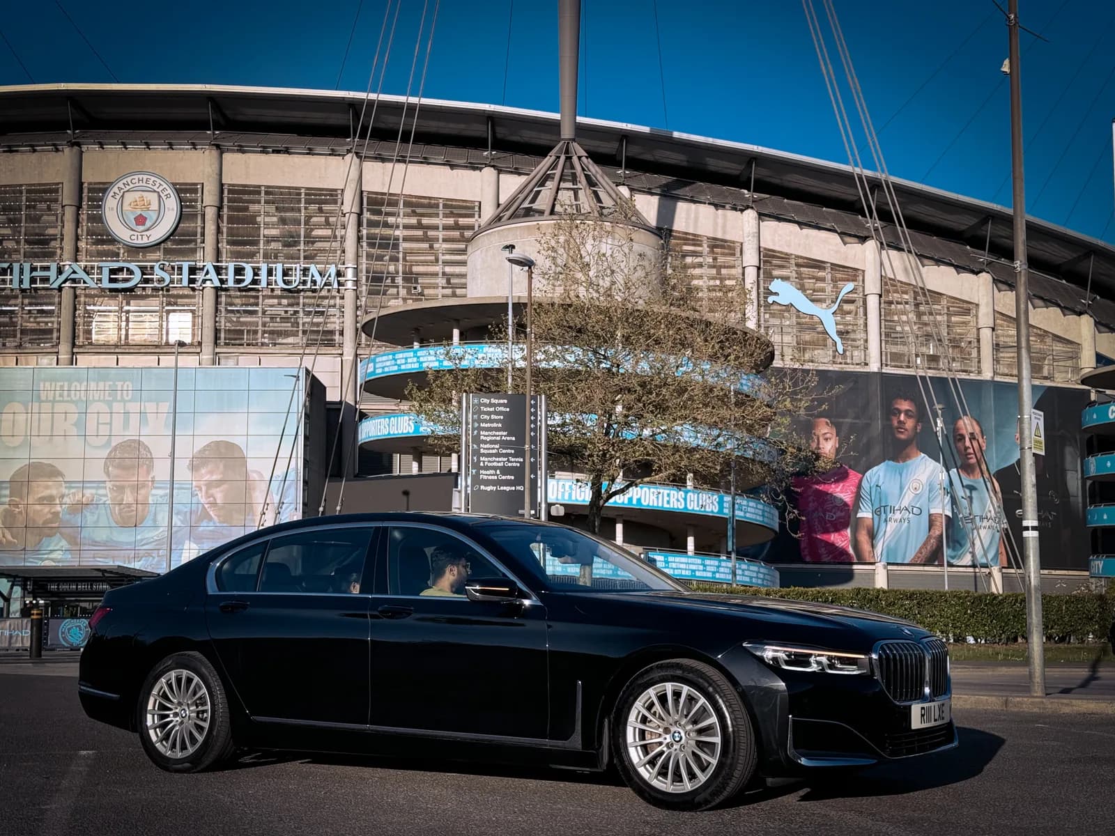 Roadluxe premium airport chauffeur service across Manchester Premium airport chauffeur Manchester